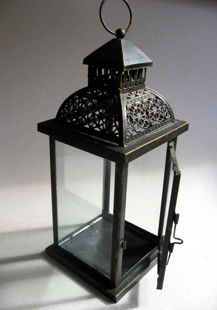 Mooi en decoratief windlicht met ophangring, Ophalen of Verzenden