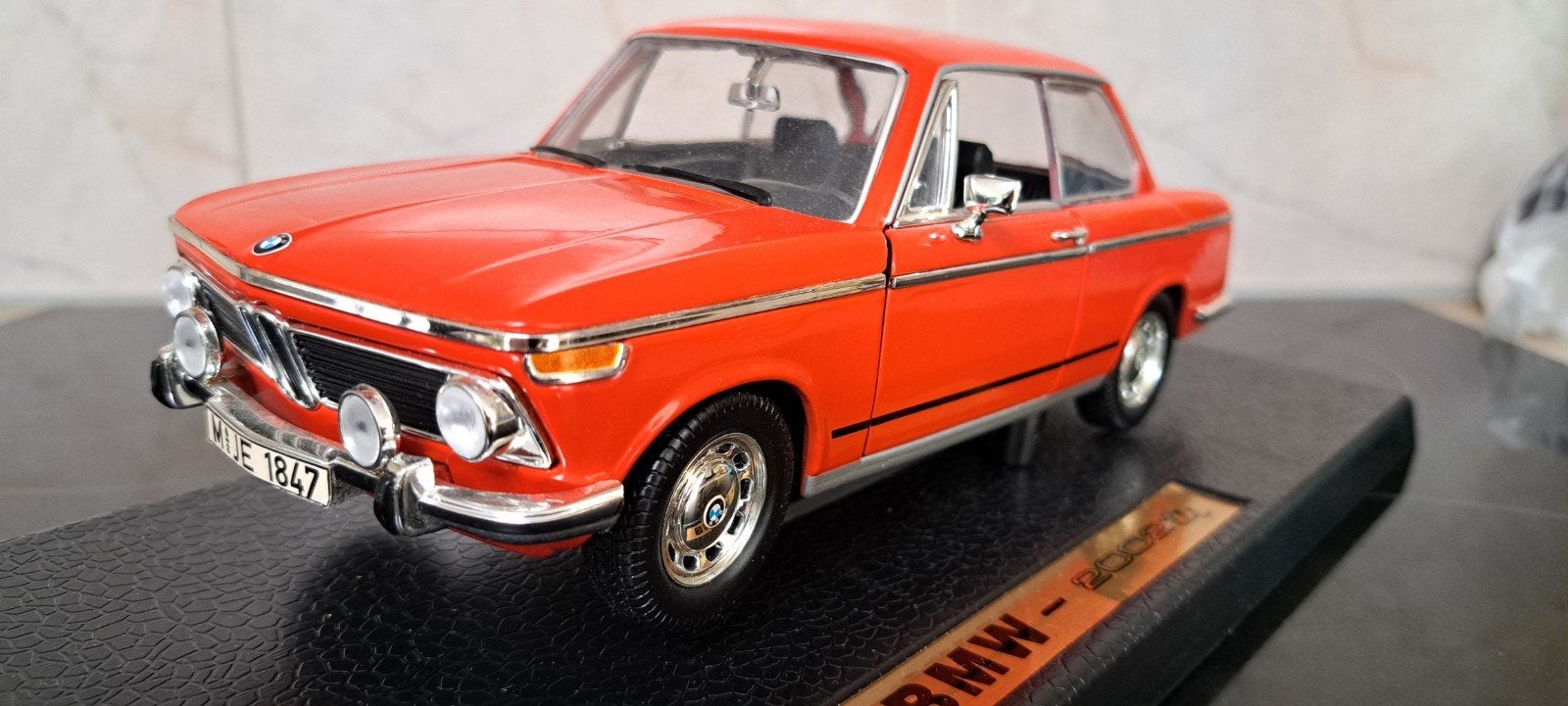 Gedetailleerd BMW 2002tii schaalmodel - Metaal, Ophalen of Verzenden, Zo goed als nieuw, Auto, Overige merken