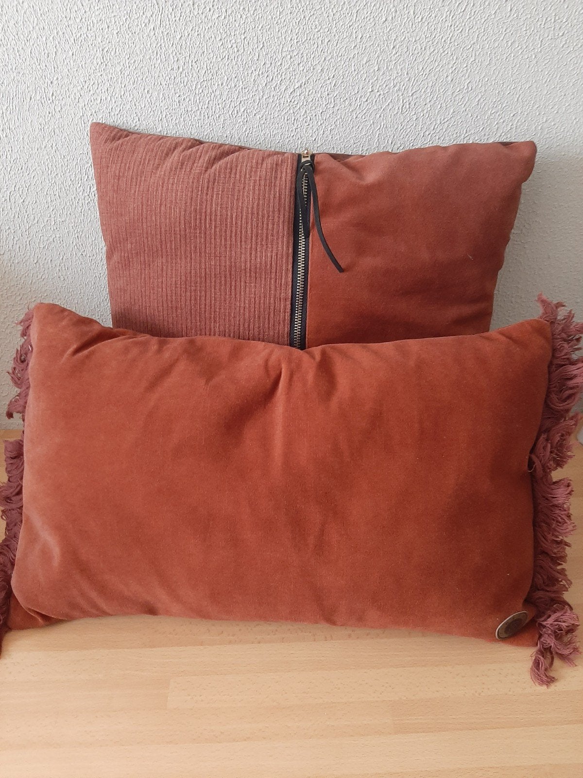 Set van 2 terracotta kussens van Henders & Hazel, Ophalen, Zo goed als nieuw