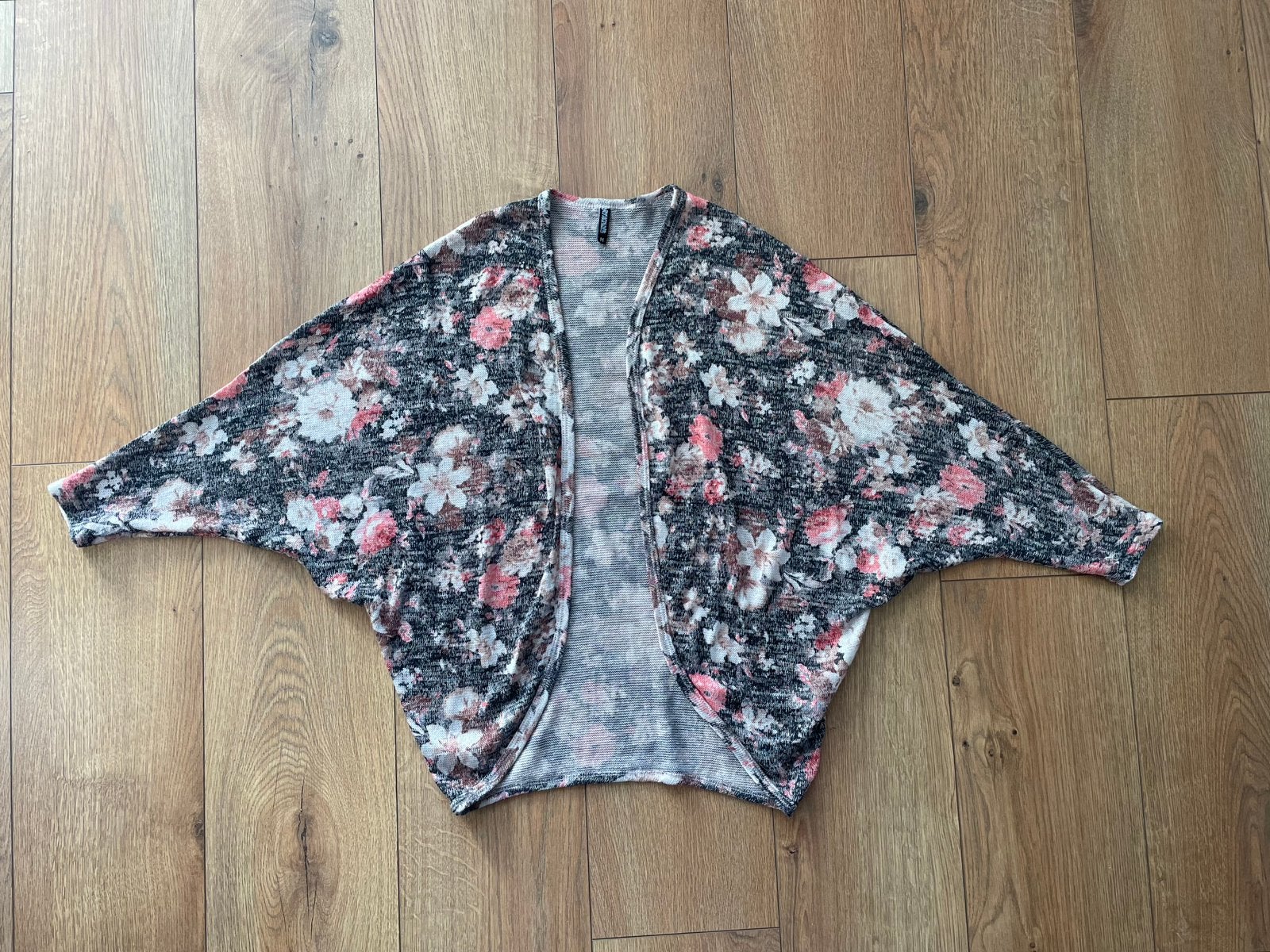 Leuk kleurrijk gebloemd vestje met vlindermouw, maat M, Ophalen of Verzenden, Gedragen, Maat 38/40 (M)