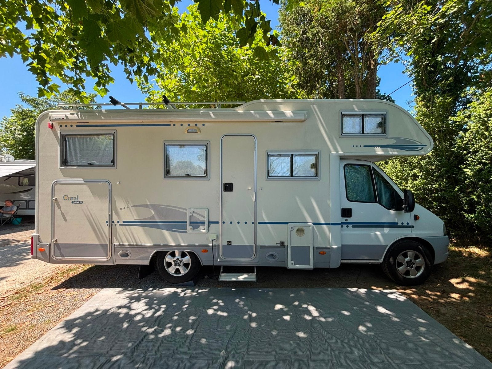 Adriatik Coral 660 SP 2003 - Ruime en complete alkoofcamper, Caravans en Kamperen, Campers, Alkoof, Ringverwarming, Afzuigkap