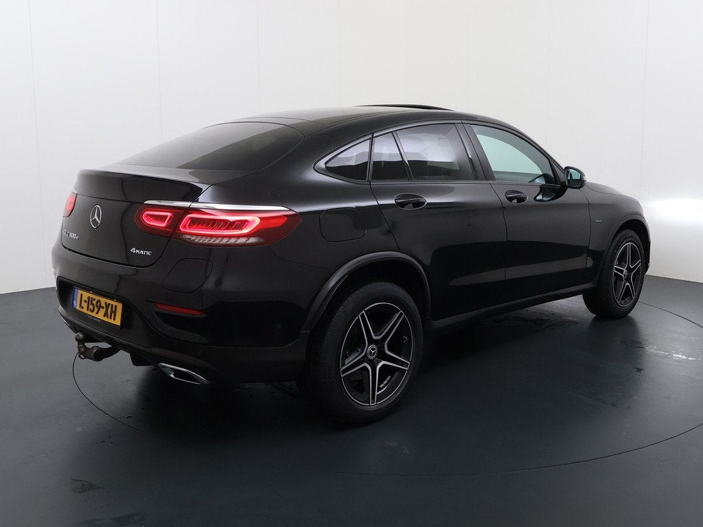Mercedes-Benz GLC Coupé 300 e 4MATIC AMG line | Schuifdak B, Auto's, Automaat, 4 cilinders, 320 pk, Plug-in hybride