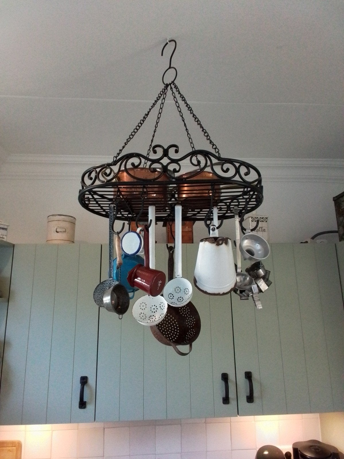 te koop, Ophalen, Gebruikt, Metaal, Landelijk    50cm.breed   totale hoogte met ketting 58 cm.