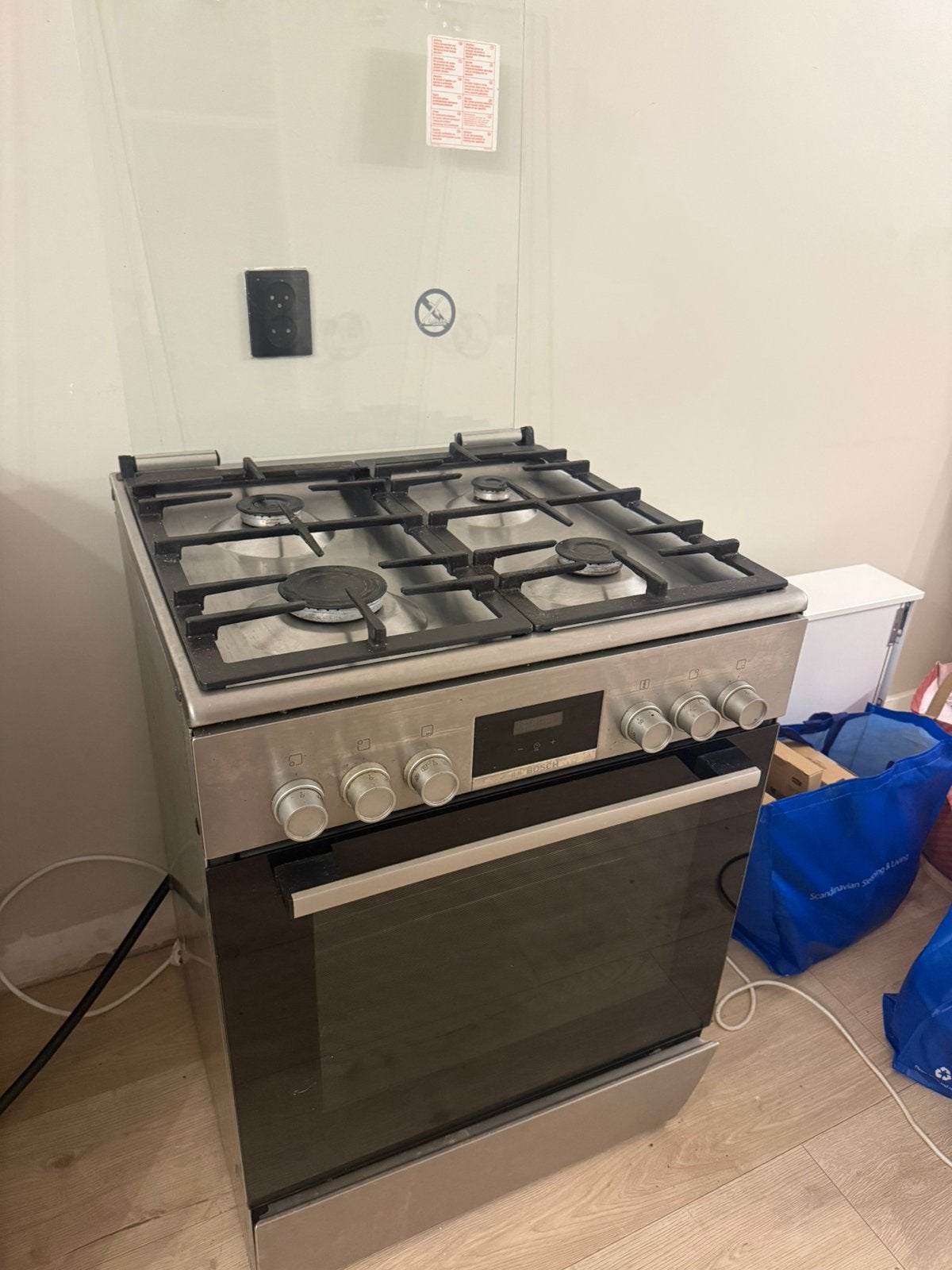 Bosch vrijstaand gasfornuis met oven, Ophalen, Gebruikt, 4 kookzones, Gas