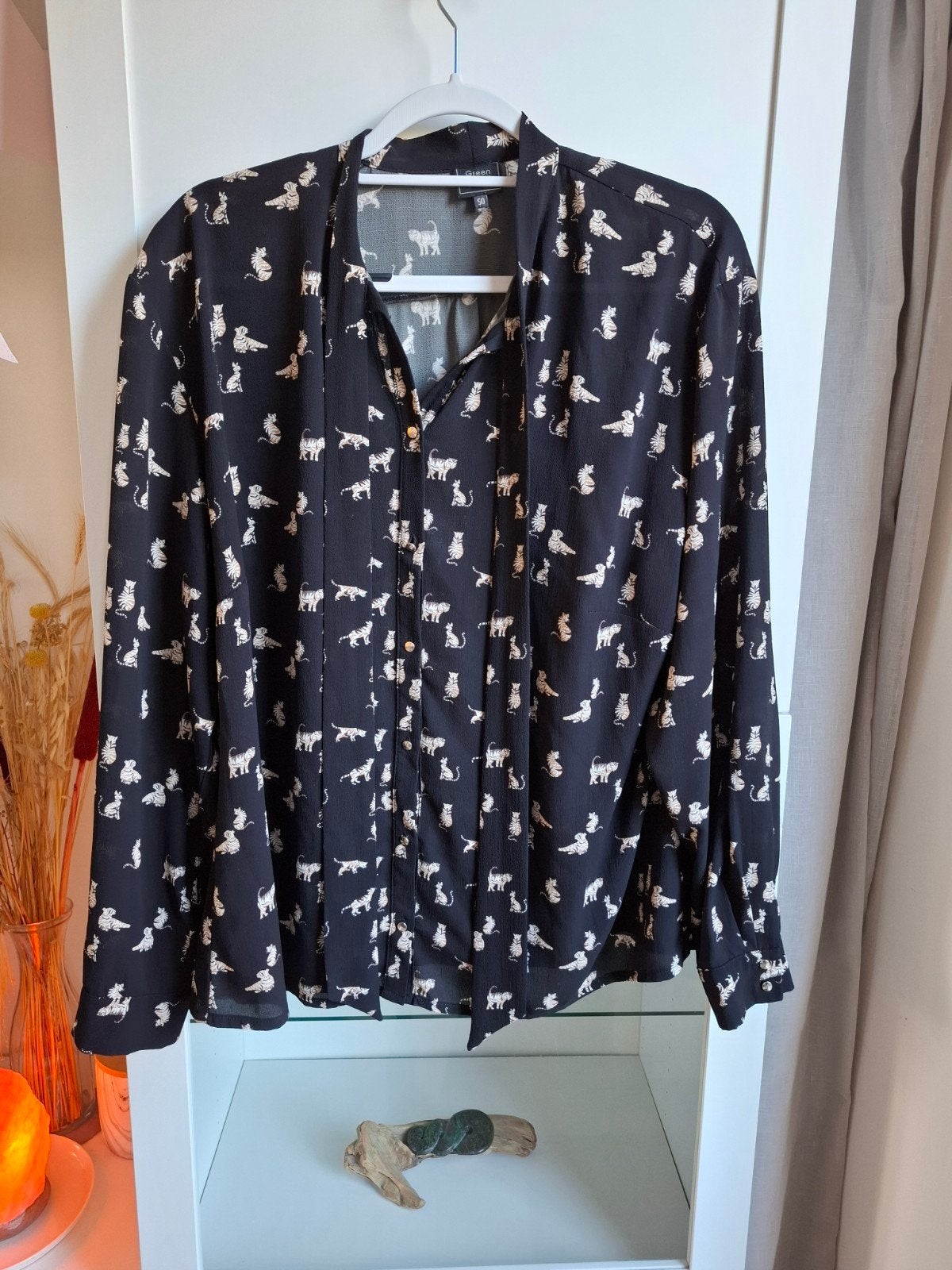 Cute zwarte blouse met kattenprint maat 50 Green ICE, Kleding | Dames, Ophalen of Verzenden, Zo goed als nieuw, Maat 46/48 (XL) of groter