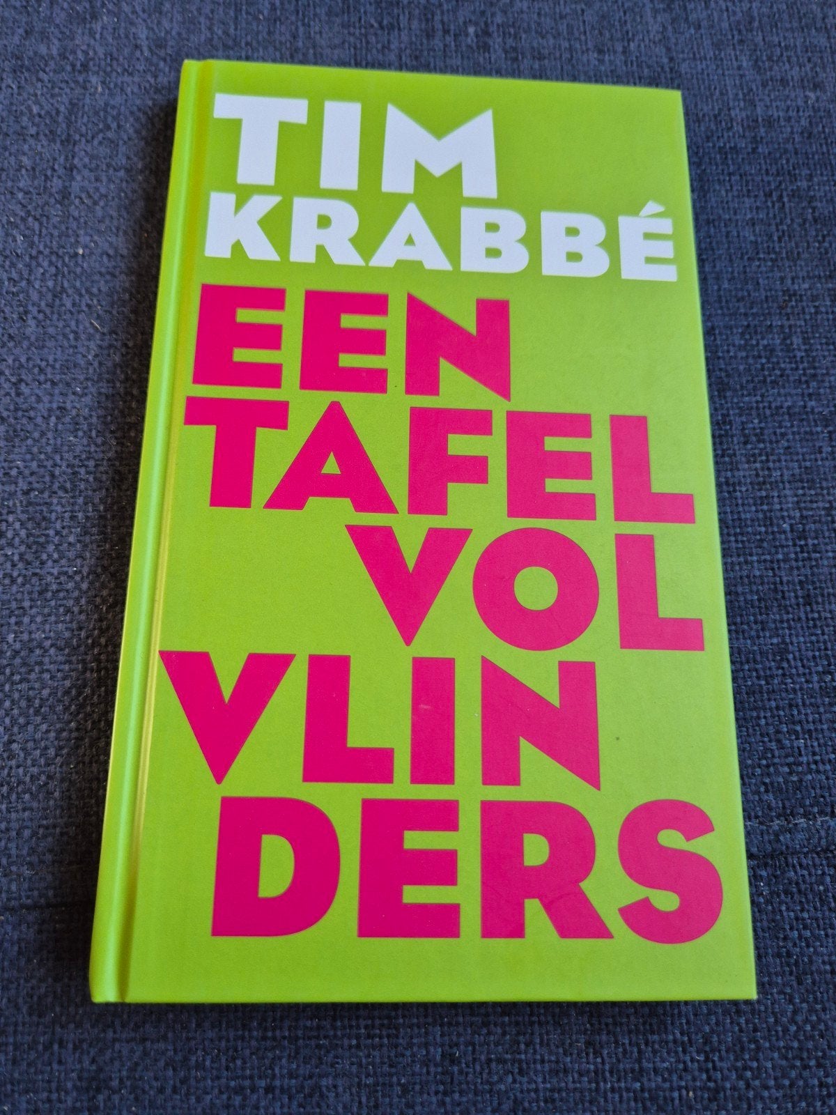 Tim Krabbé - Een Tafel Vol Vlinders (Boek), Boeken, Ophalen of Verzenden, Zo goed als nieuw, Tim Krabbé, Nederland