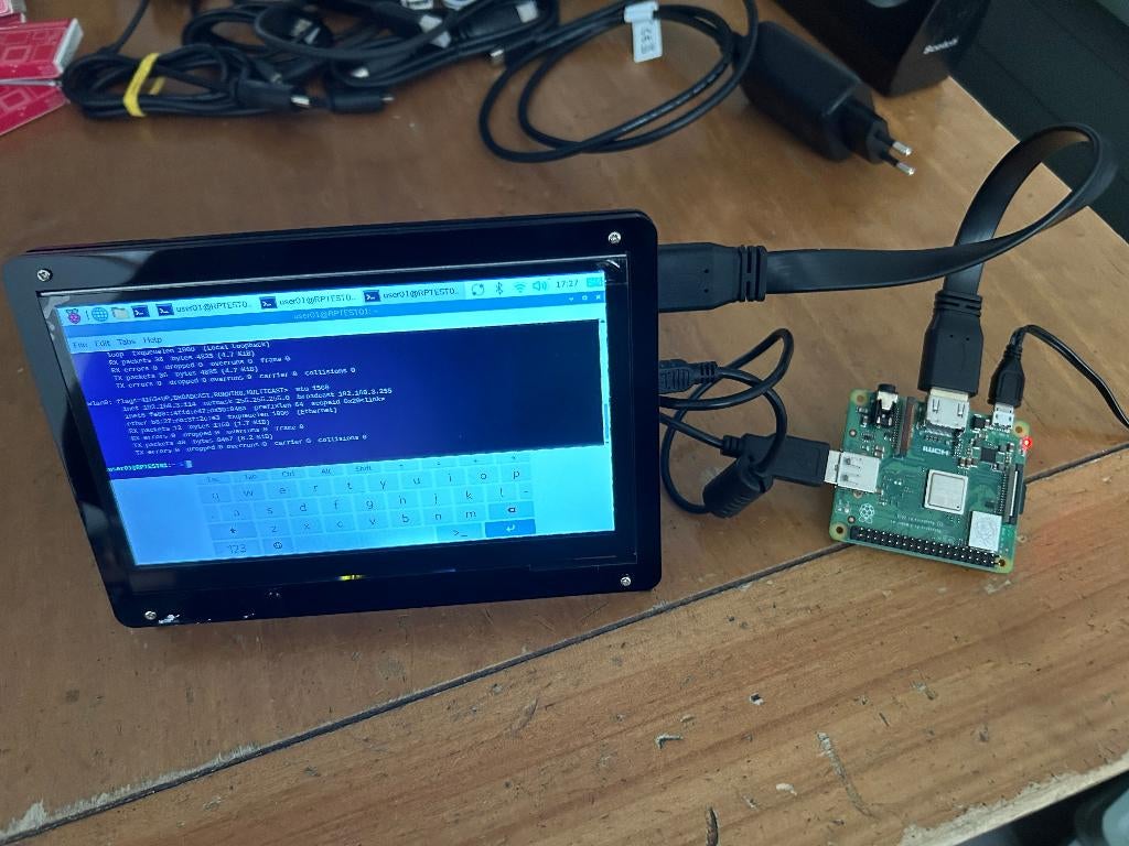 Raspberry PI3A 1GB SD8GB Wifi Bluetooth & 7 inch display, Verzenden, Gebruikt