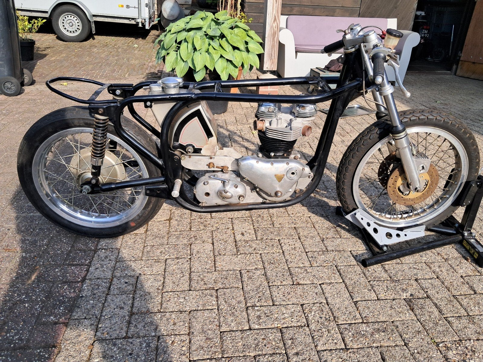 Triton, Motoren, Ophalen, Nieuw