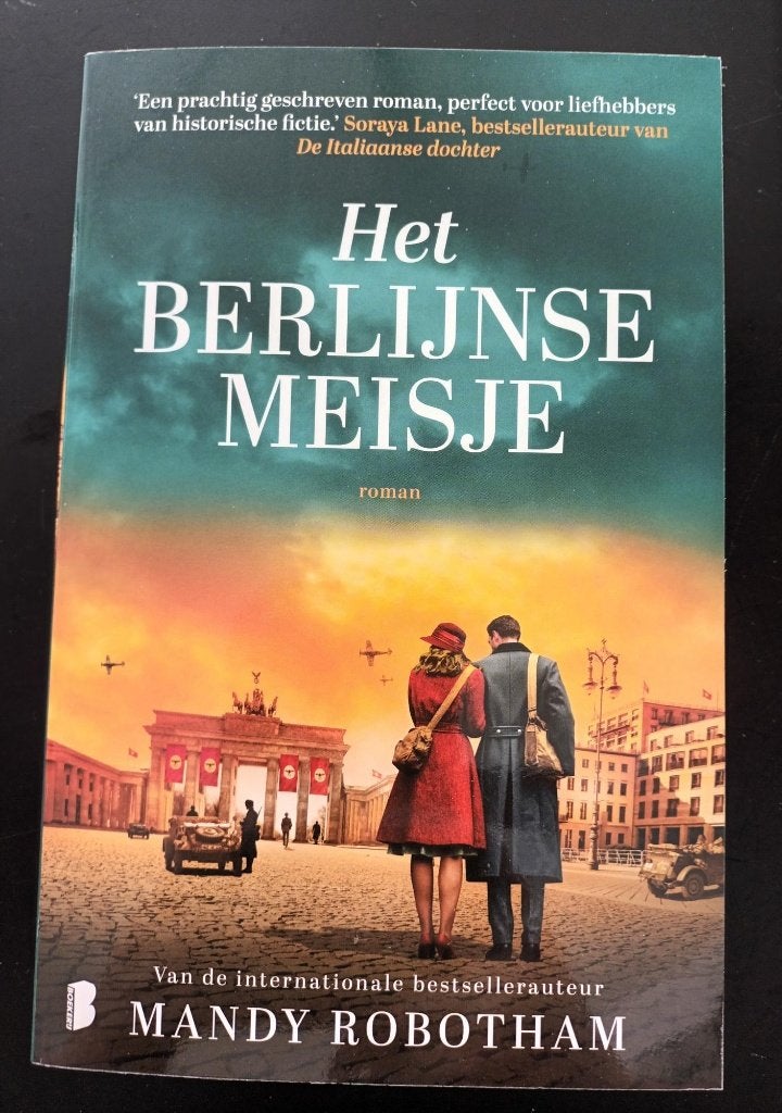 Het Berlijnse meisje, Mandy Robotham, Ophalen of Verzenden, Zo goed als nieuw
