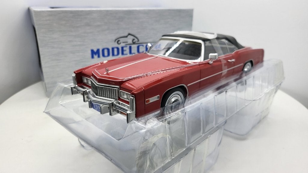Cadillac Eldorado Convertible, Rood metallic, 1976 1:18, Hobby en Vrije tijd, Modelauto's | 1:18, Overige merken, MCG, Auto, Nieuw