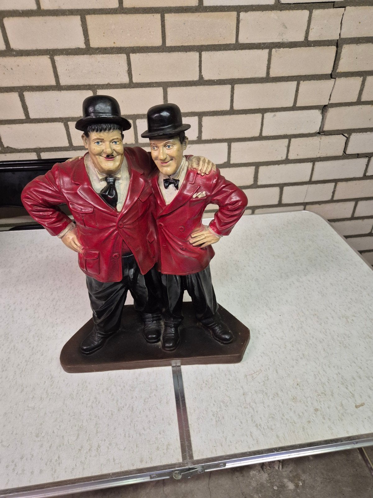 Mooi beeld van Laurel en Hardy - 50cm hoog, Ophalen of Verzenden, Gebruikt, Mens