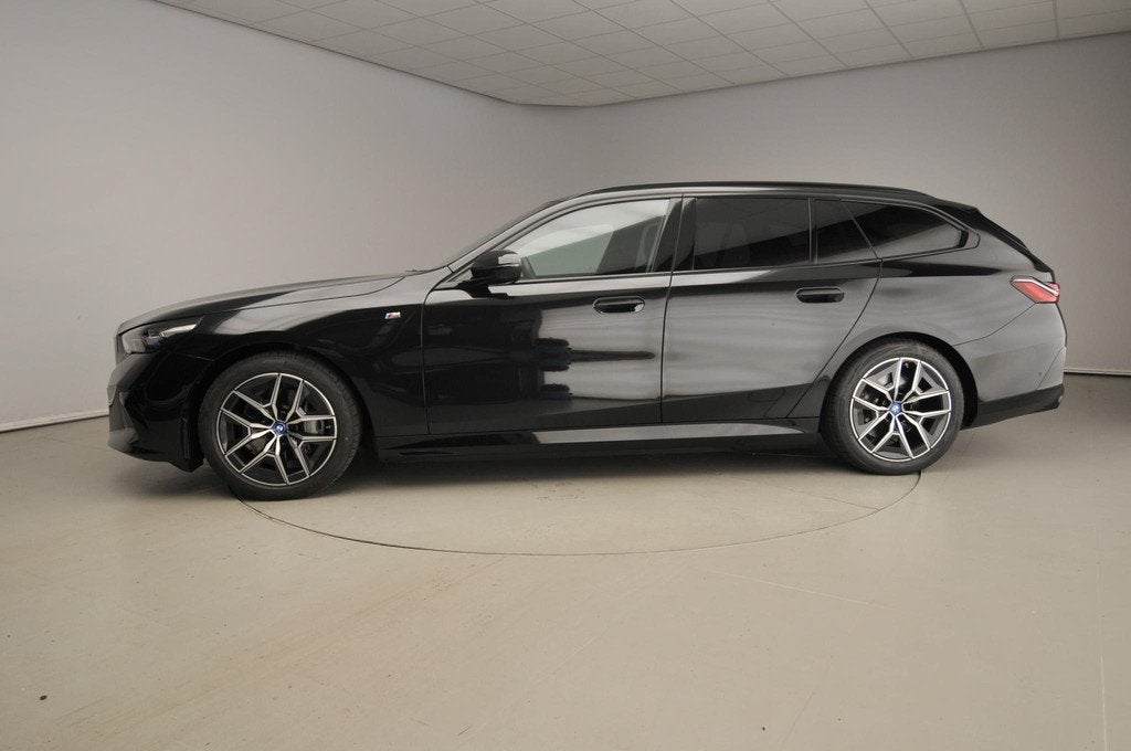 BMW i5 Touring eDrive40 | M-Sportpakket | LED | Navigatie |, Automaat, Achterwielaandrijving, Zwart, Met garantie (alle)
