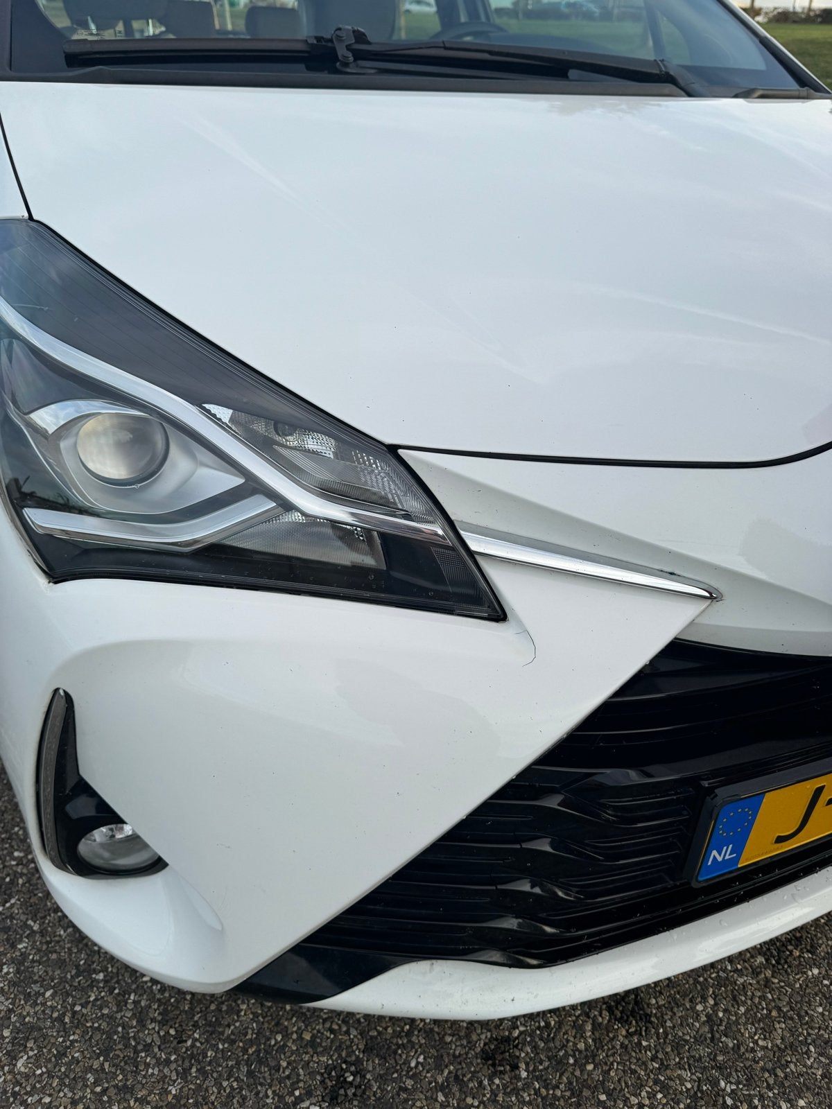 Foto 18 van Toyota Yaris 1.5 Hybrid 100pk 5D CVT 2018 Wit