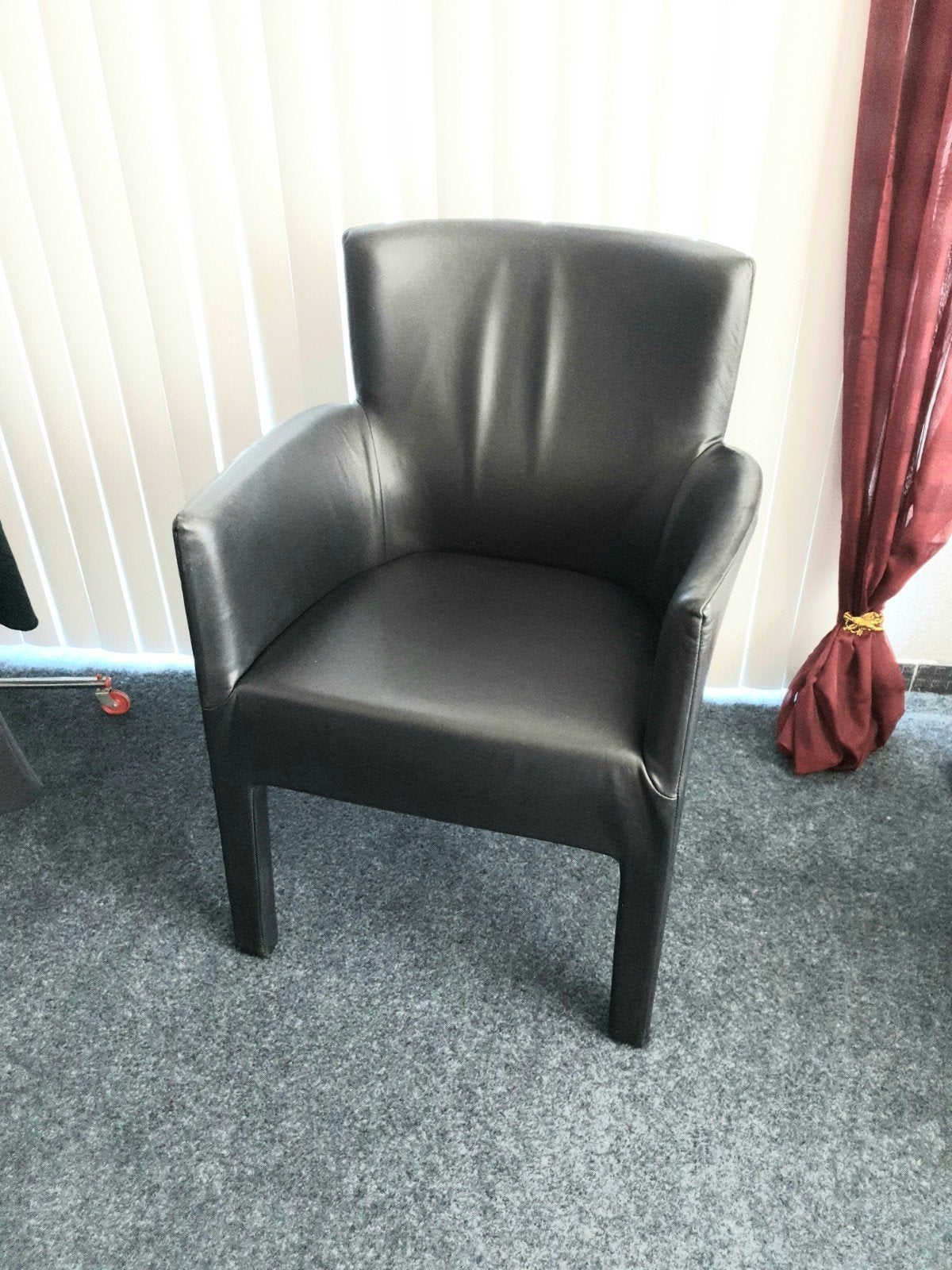 2 zwarte kunstleren stoelen, Ophalen, Gebruikt, Twee, Zwart