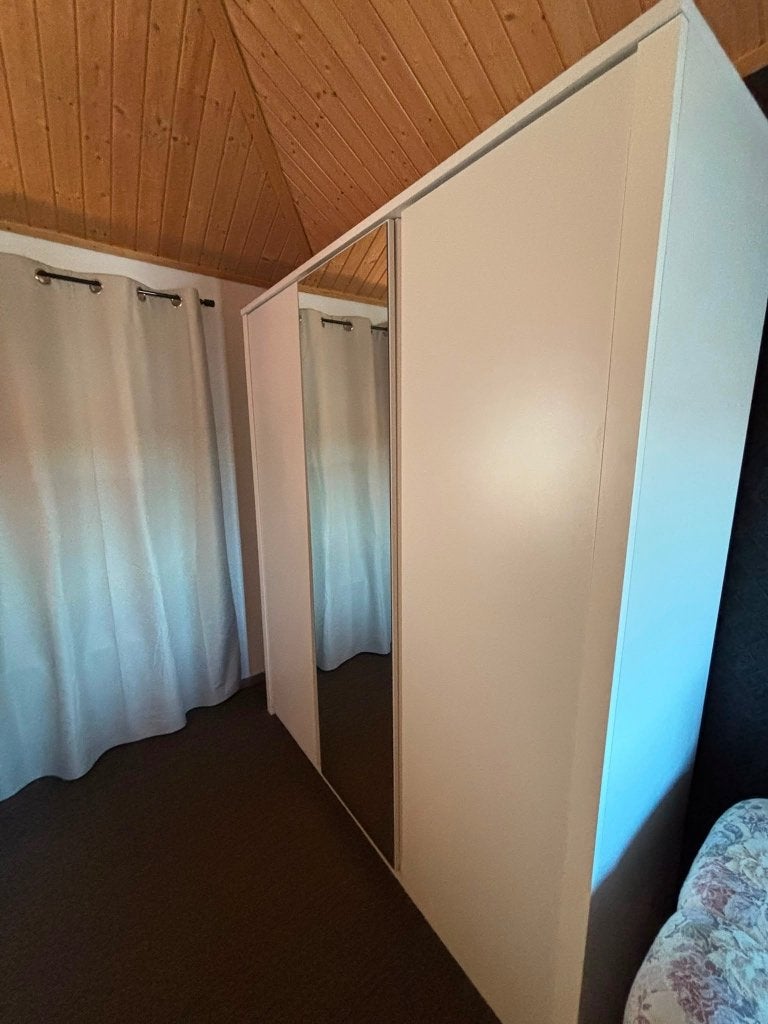 Jysk kledingkast Vedde, Huis en Inrichting, Kasten | Kledingkasten, Ophalen, Met deur(en), 150 tot 200 cm, Zo goed als nieuw