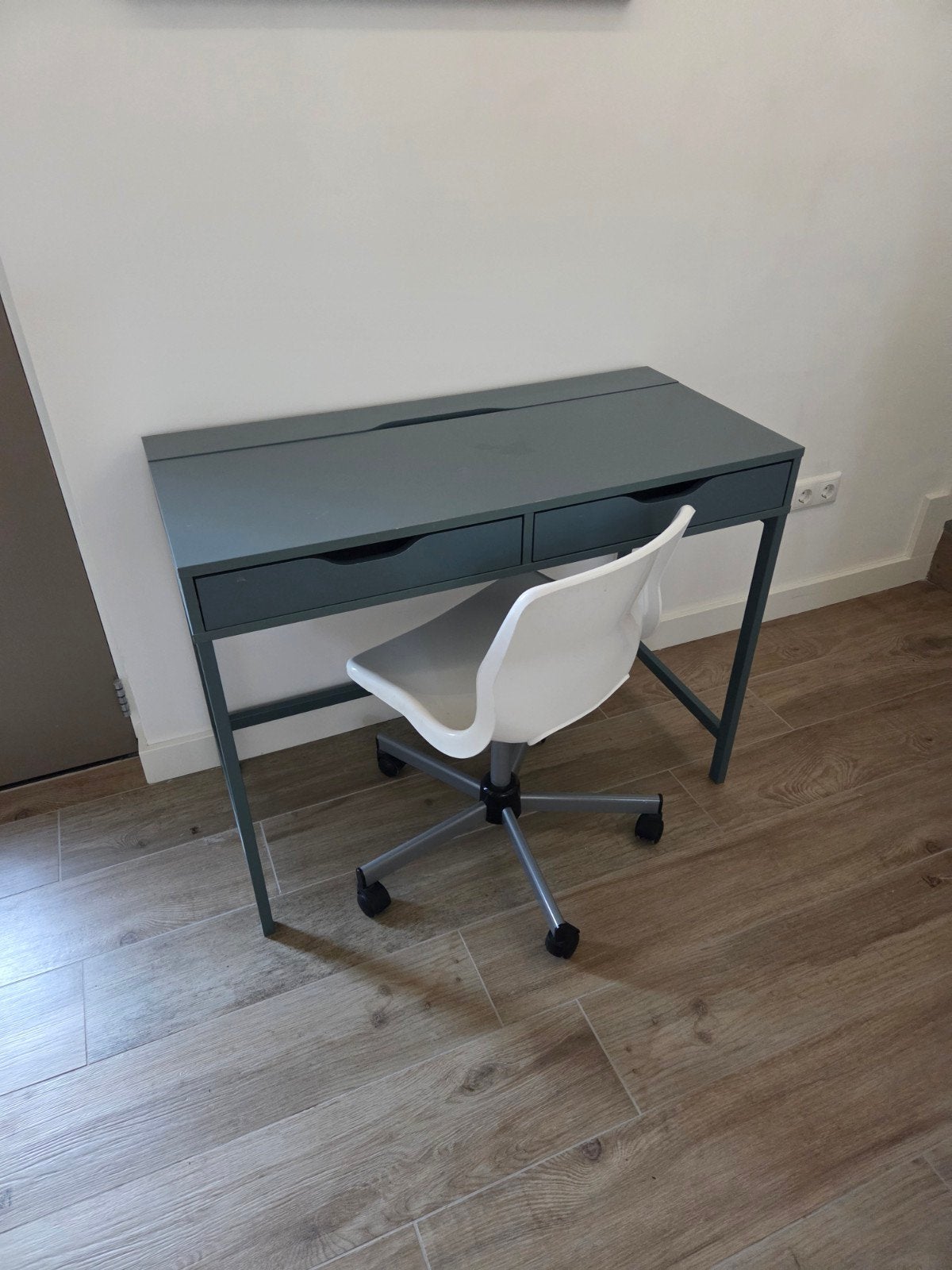 Modern groen / grijs bureau en bureaustoel, Huis en Inrichting, Bureaus, Ophalen, Met lades, Gebruikt, 50 cm