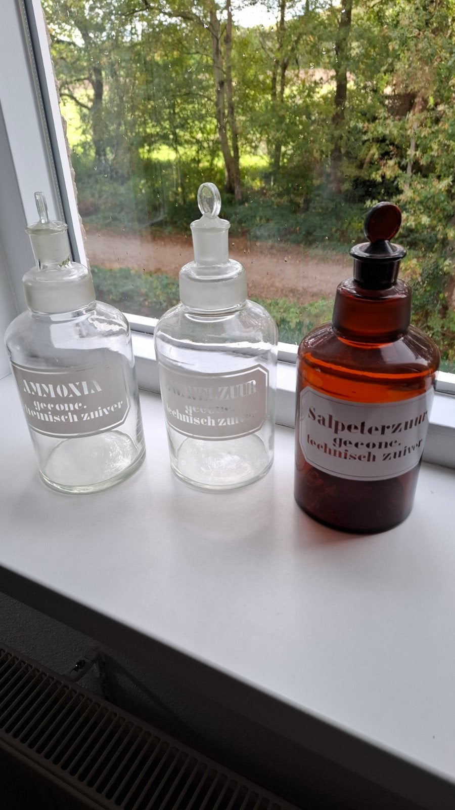 Antieke glazen apothekersflessen., Ophalen