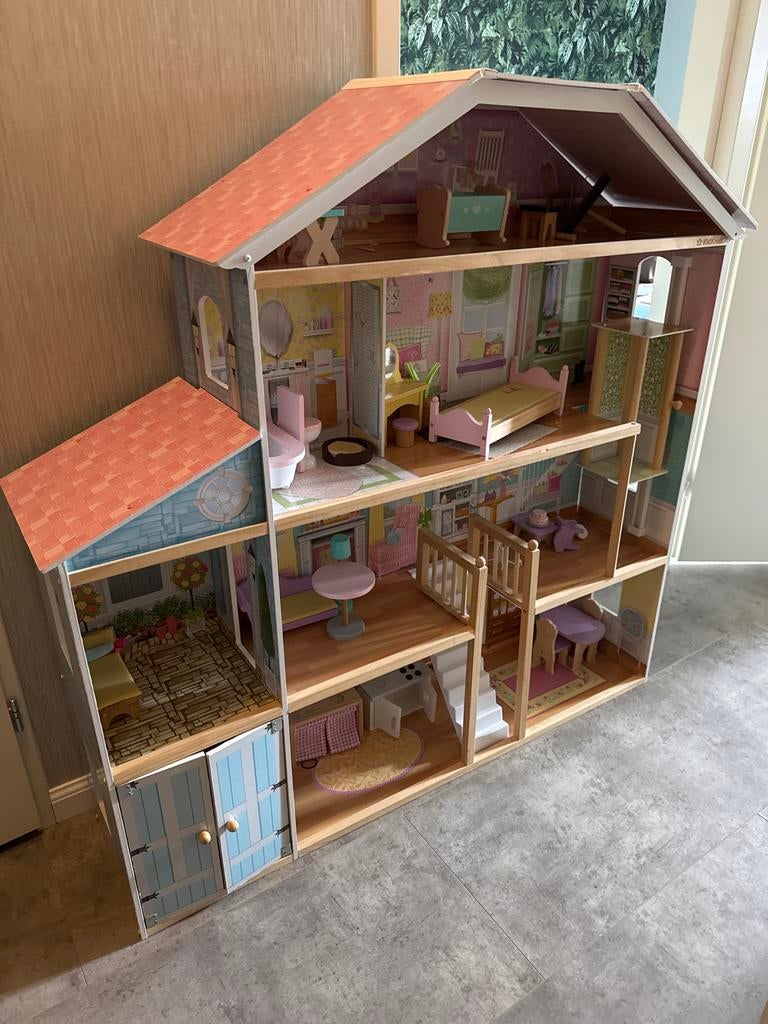 Kidkraft poppenhuis met meubeltjes, Kinderen en Baby's, Speelgoed | Poppenhuizen, Ophalen, Gebruikt, Poppenhuis