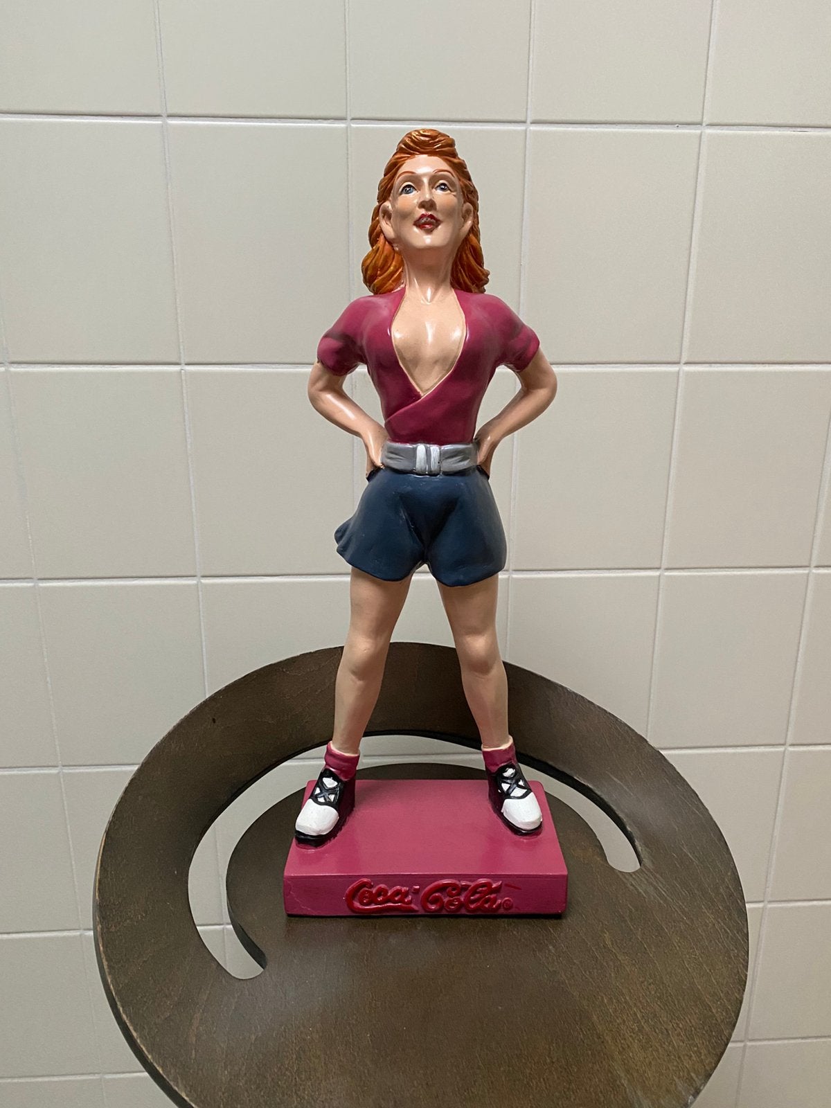 Coca Cola Pin-up Meisje Beeld - 46,5 cm hoog, Verzamelen, Beelden en Beeldjes, Ophalen of Verzenden, Gebruikt, Mens
