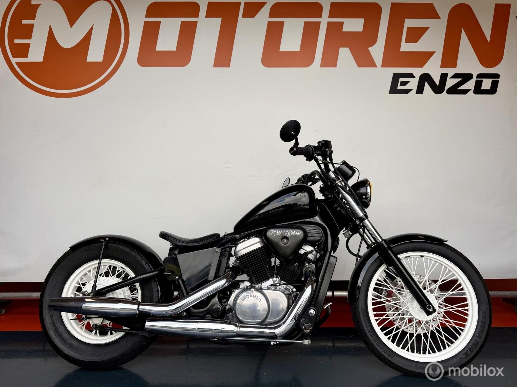 Honda VT 600 Shadow BOBBER UNIEK 35 KW NWE BANDEN WITTE VELG, 583 cc, Chopper, Handgeschakeld, 12 t/m 35 kW