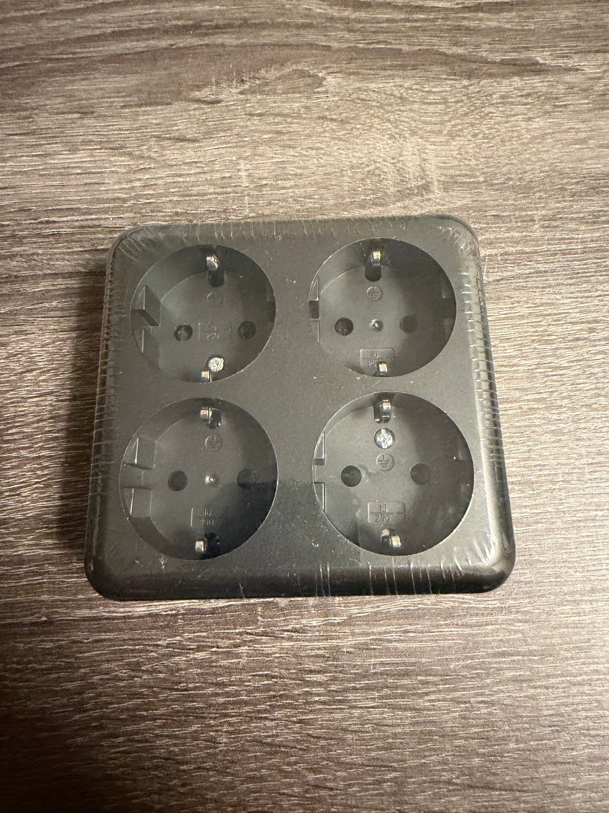 Q-Link Stekkerdoos 4-voudig - Nieuw in verpakking, Ophalen of Verzenden, Nieuw, Overige merken, Stekkerdoos