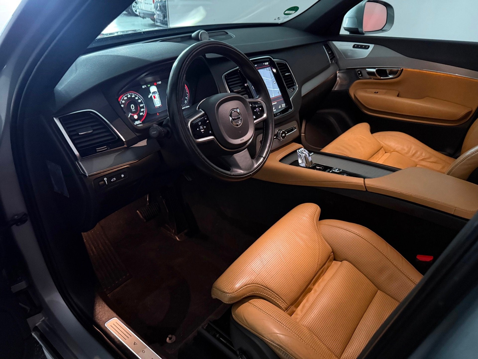 Volvo XC90 2.0 T8 Twin Engine AWD Inscription / Pano / B&W /, Gebruikt, 1969 cc, 7 stoelen, 2187 kg