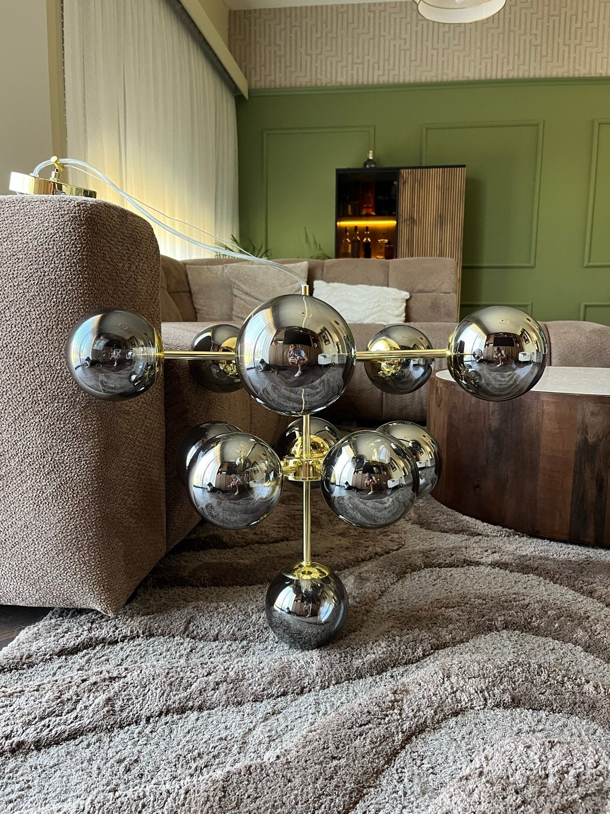 Hanglamp MADE: Moderne gouden kroonluchter met glazen bollen, Huis en Inrichting, Lampen | Hanglampen, Ophalen, Zo goed als nieuw