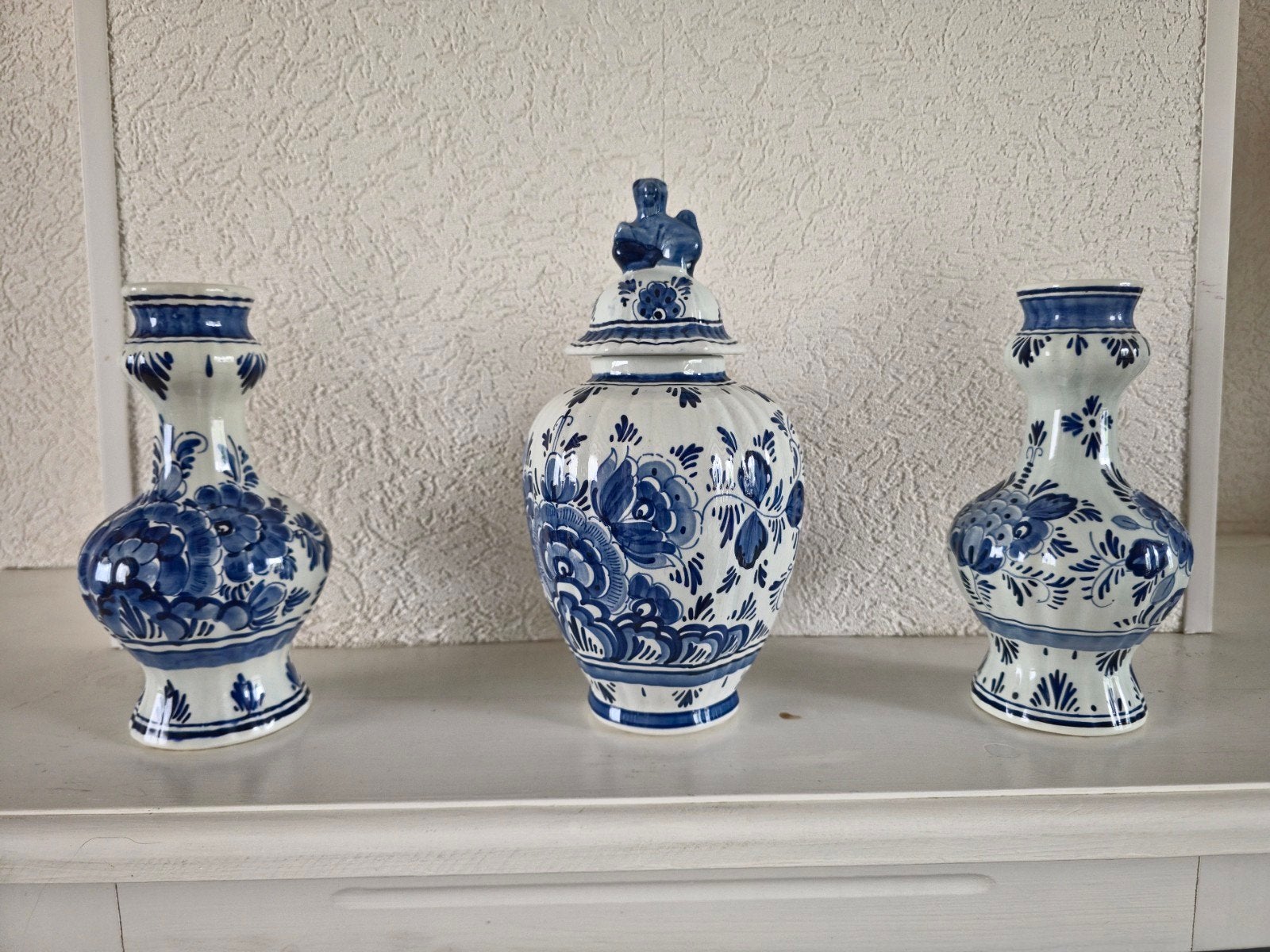 Set van 3 Delfts blauwe vazen en pot, handgeschilderd, Antiek en Kunst, Antiek | Vazen, Ophalen