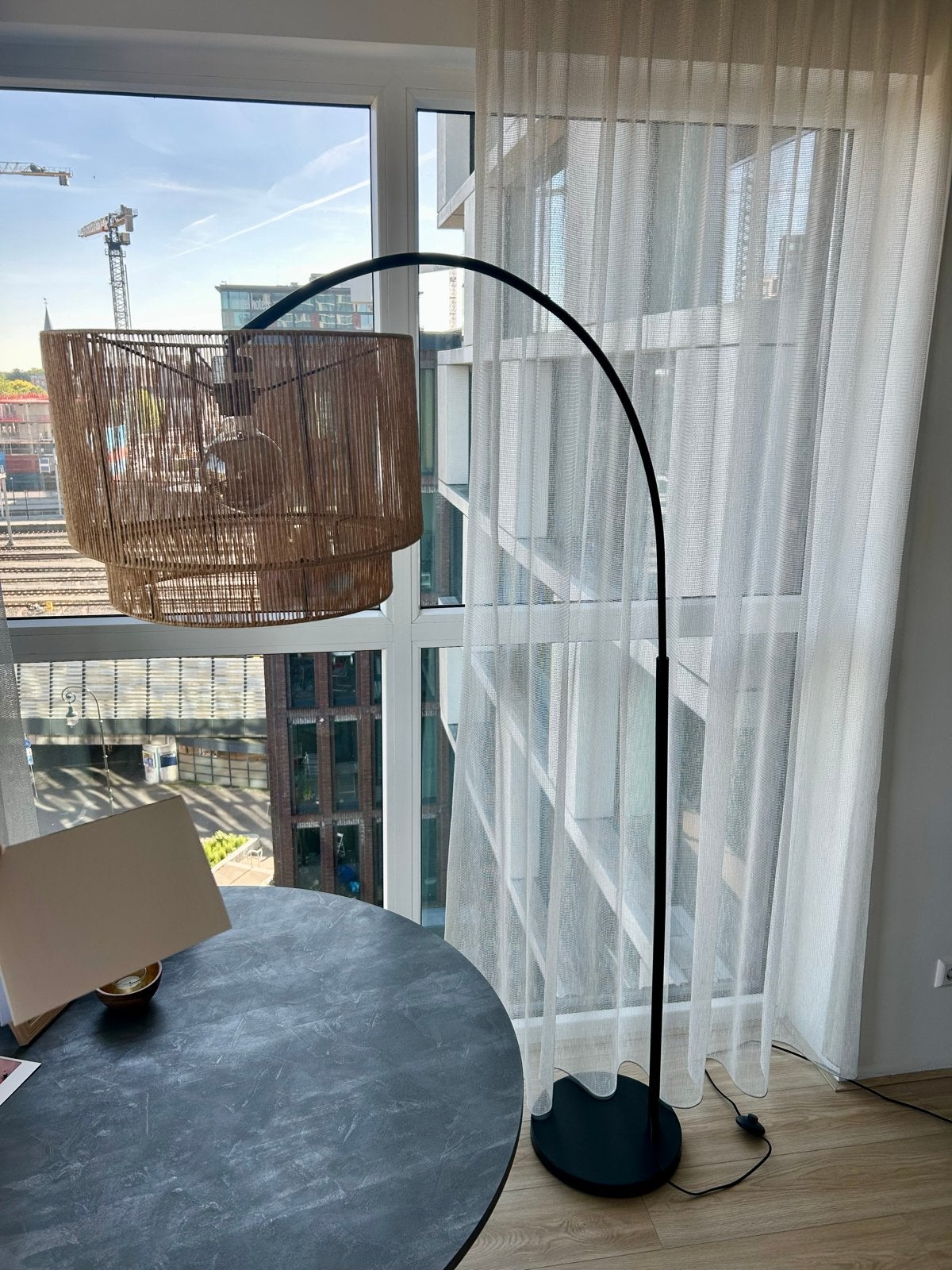 Booglamp met rotan kap - Modern en sfeervol, Ophalen, Zo goed als nieuw, Metaal, 150 tot 200 cm