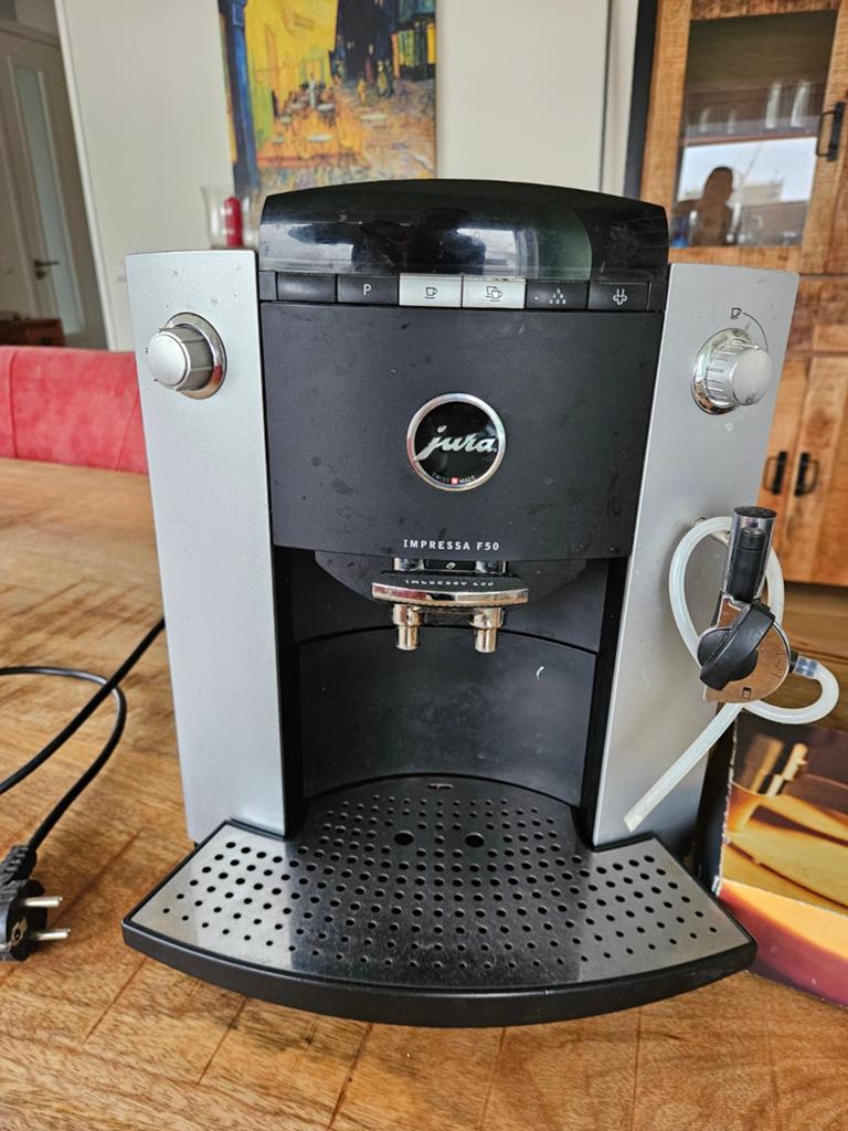 Mooie Jura F50 koffiemachine, Ophalen, Gebruikt, Koffiemachine