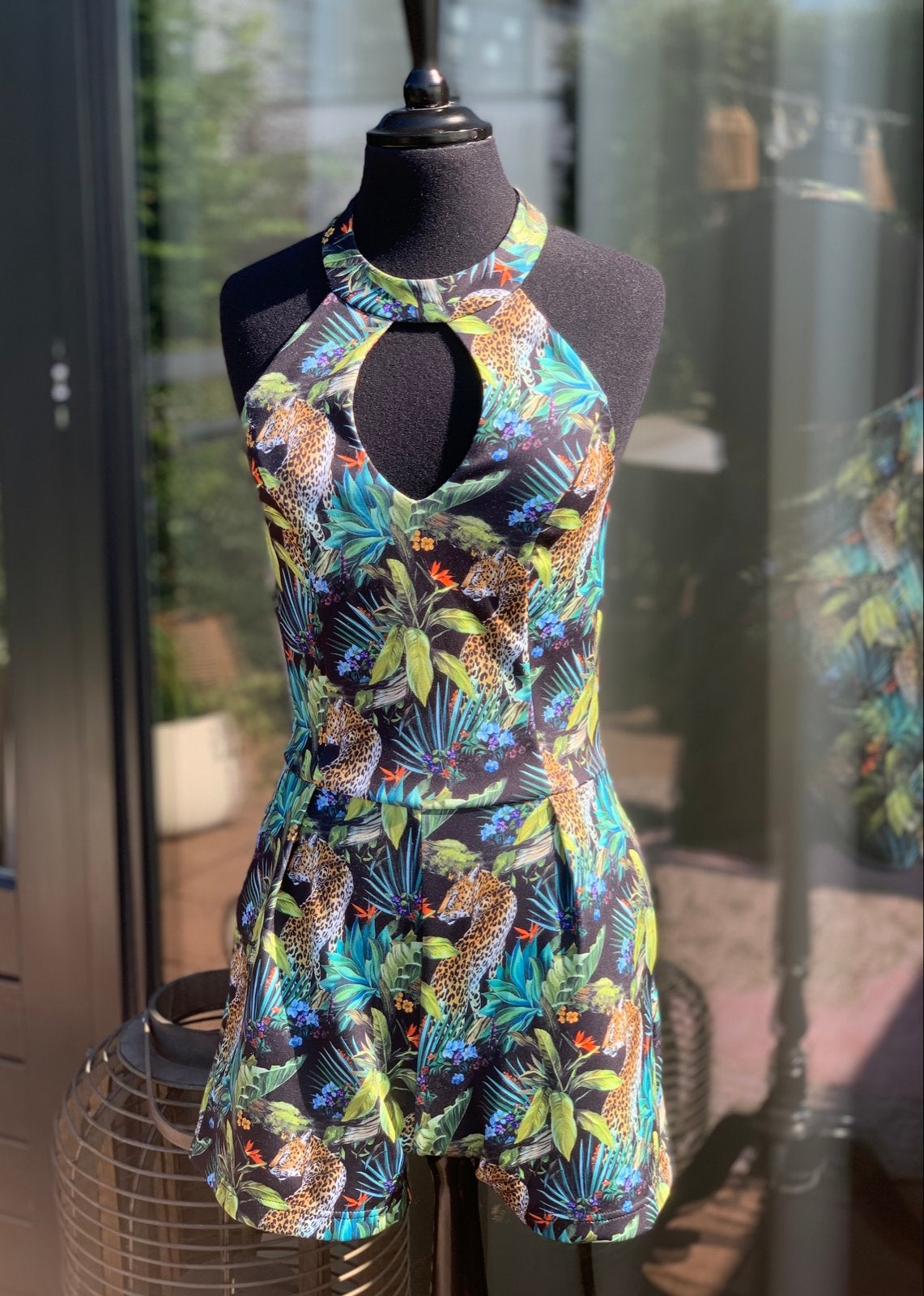Zomerse Playsuit met Luipaardprint en Tropische Bladeren, Kleding | Dames, Ophalen of Verzenden, Zo goed als nieuw, Maat 34 (XS) of kleiner