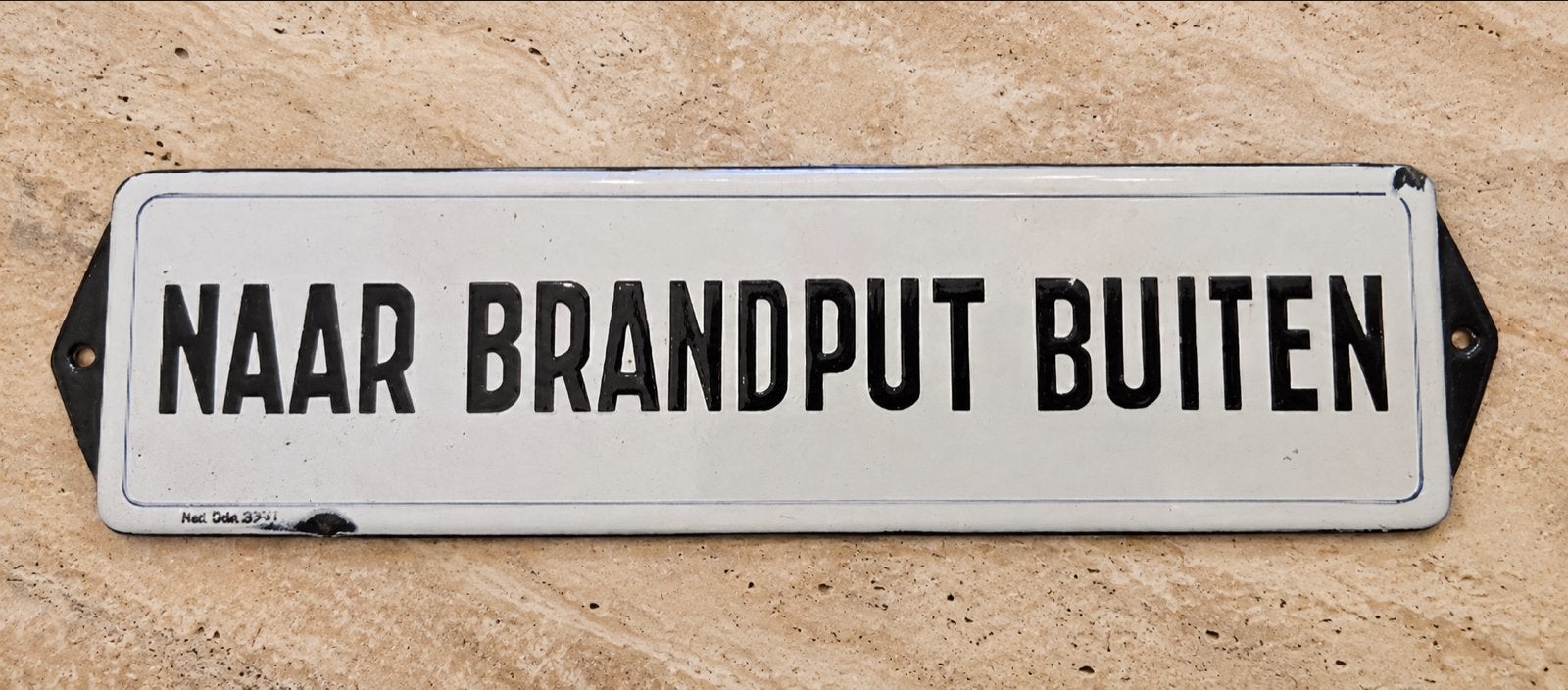 Emaille Reclamebord / Deurpostje 'NAAR BRANDPUT BUITEN', Ophalen of Verzenden, Reclamebord
