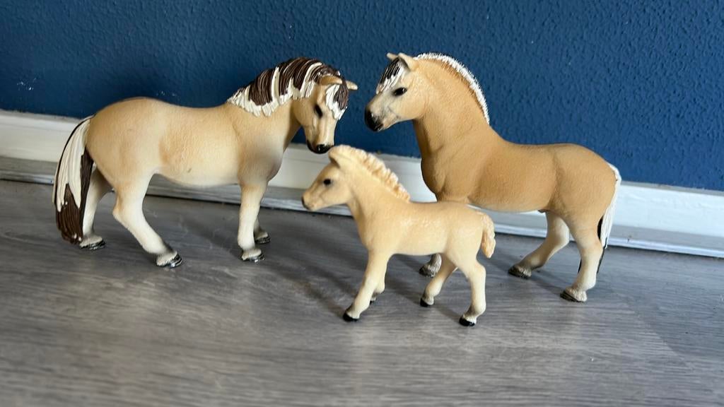 Schleich fjorden paarden familie, Verzamelen, Dierenverzamelingen, Ophalen, Zo goed als nieuw, Paard, Beeldje of Figuurtje