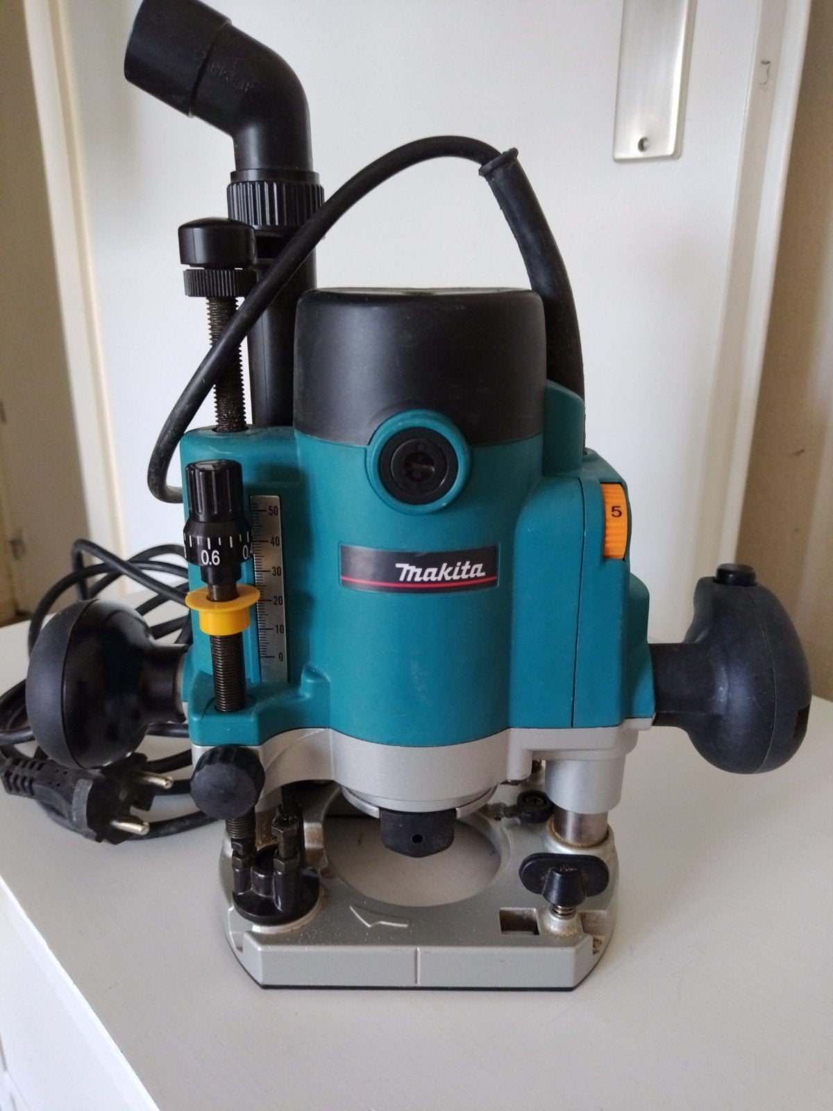 Makita RP1110C bovenfrees, Doe-het-zelf en Verbouw, Gereedschap | Freesmachines, Ophalen, Zo goed als nieuw, Elektrisch, Bovenfrees