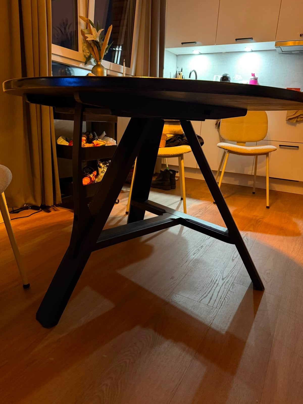 Zwarte tafel, Huis en Inrichting, Ophalen, Gebruikt, Rond, Vier personen