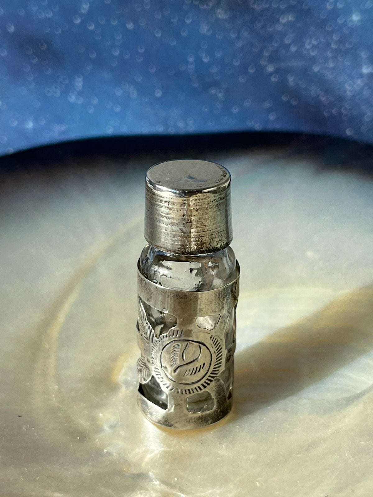 Klein parfumflesje met zilveren montuur, Ophalen of Verzenden, Zilver