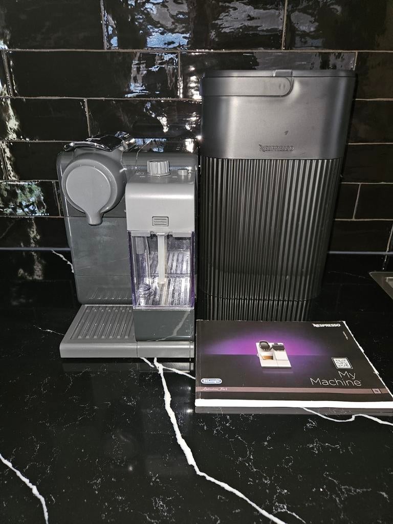 Nespresso lattissima touch, Ophalen of Verzenden, Zo goed als nieuw