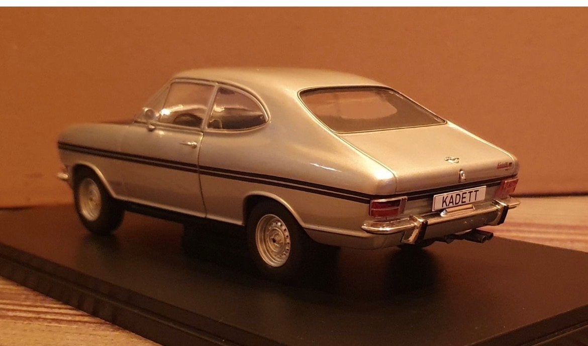 Opel B Kadett Rally Whitebox 1:24 - Doos licht beschadigd, Ophalen of Verzenden, Nieuw, Auto, Overige merken