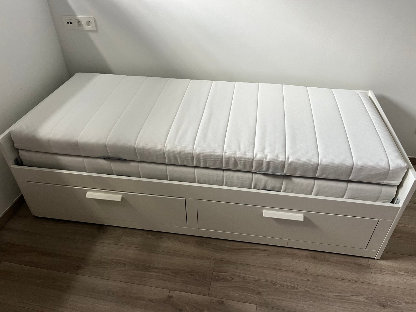 IKEA Brimnes uittrekbaar 80x200cm incl 2x matras, Huis en Inrichting, Ophalen, Wit, Tweepersoons, Zo goed als nieuw