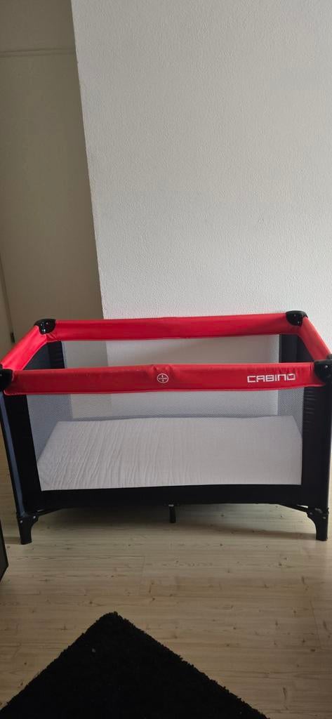 Cabino Reisbed - Rood en Zwart, Kinderen en Baby's, Boxen, Ophalen, Gebruikt, Rechthoekig