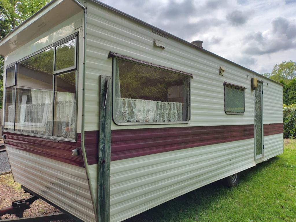Aluminium stacaravan zonder plaats/jaarplaats/plek zsm weg