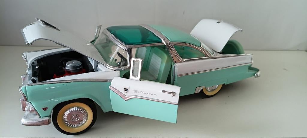 Ford Fairlane Crown Victoria. Road Tough., Hobby en Vrije tijd, Modelauto's | 1:18, Ophalen of Verzenden, Nieuw, Auto, Overige merken