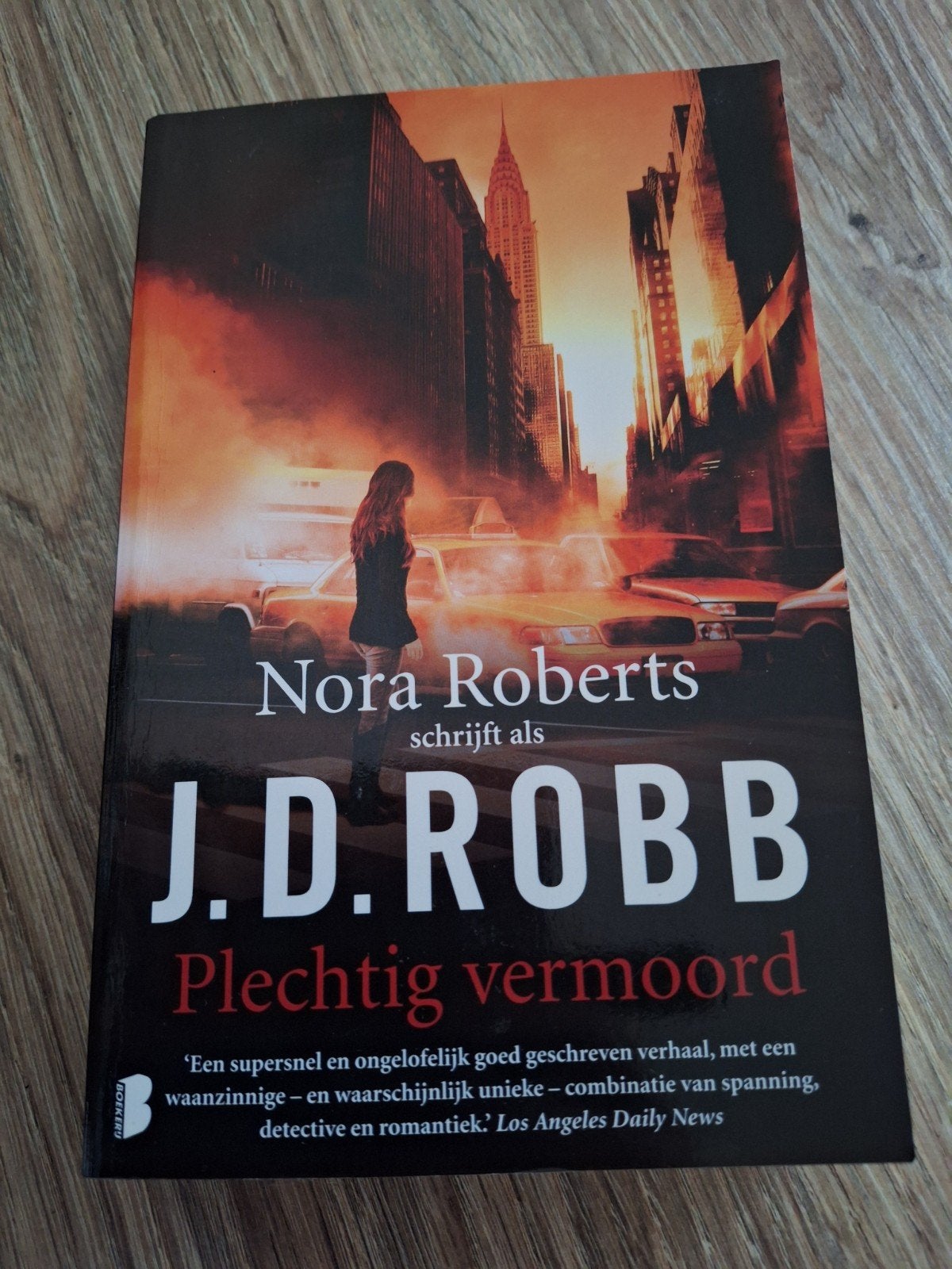 J.D. Robb - Plechtig vermoord, Boeken, Ophalen of Verzenden, Zo goed als nieuw, Nora Roberts, Amerika
