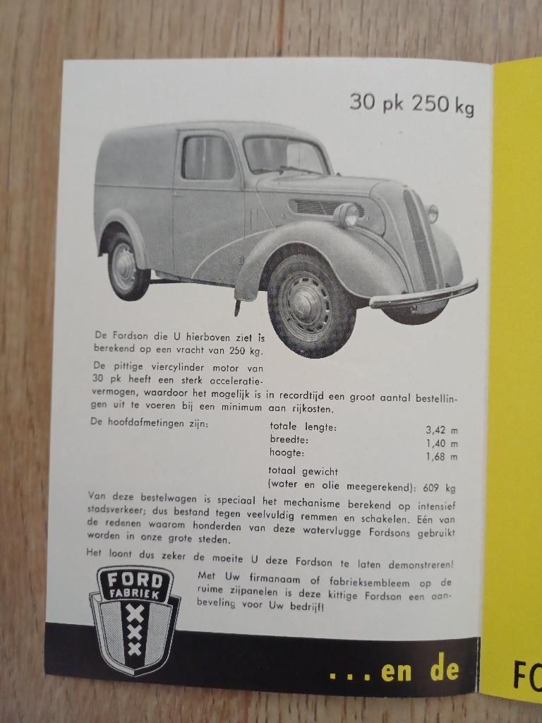 Ford Fordson chassis en bestelwagens brochure uit 1951, Boeken, Ophalen of Verzenden, Gelezen, Ford