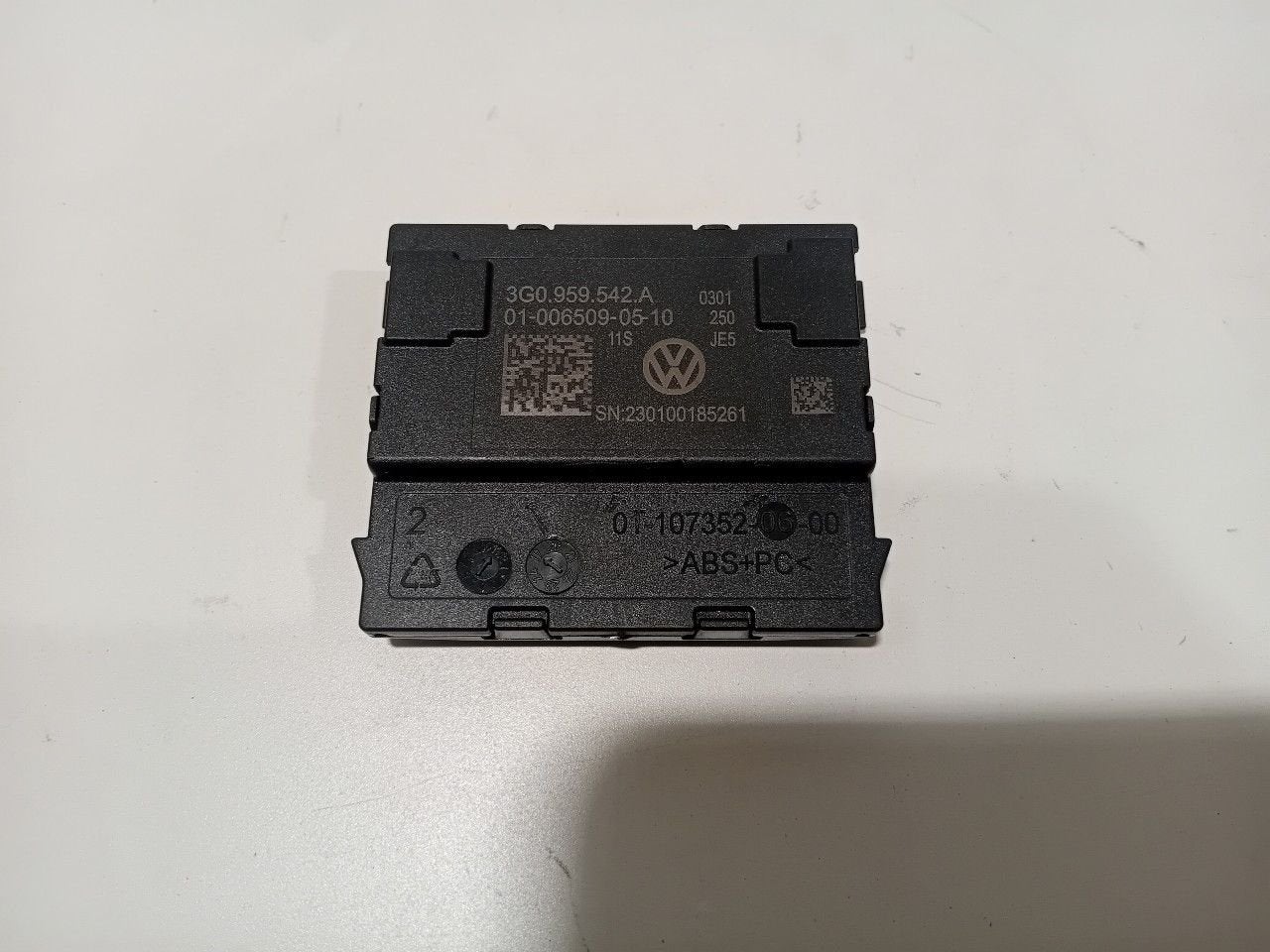 Regeleenheid Volkswagen Passat, Onderdelen@venauto.nl, Van der Ven Autorecycling B.V., Gebruikt, Ettenseweg 76, 4706 PB Roosendaal, The Netherlands
