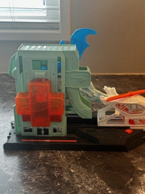 Hot Wheels City speelset met draak en helikopter, Ophalen of Verzenden, Zo goed als nieuw, Handmatig, Hot Wheels