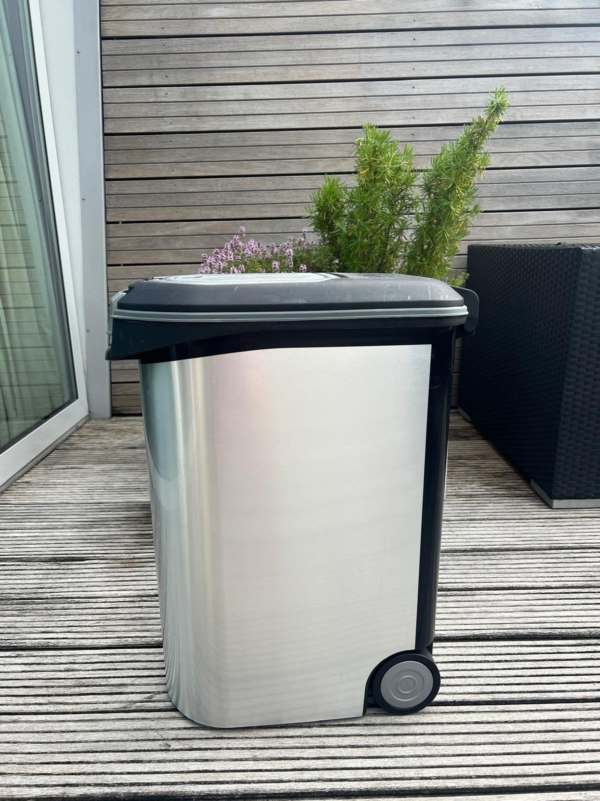 Curver Voercontainer met wielen - 20 kg, Ophalen, Gebruikt