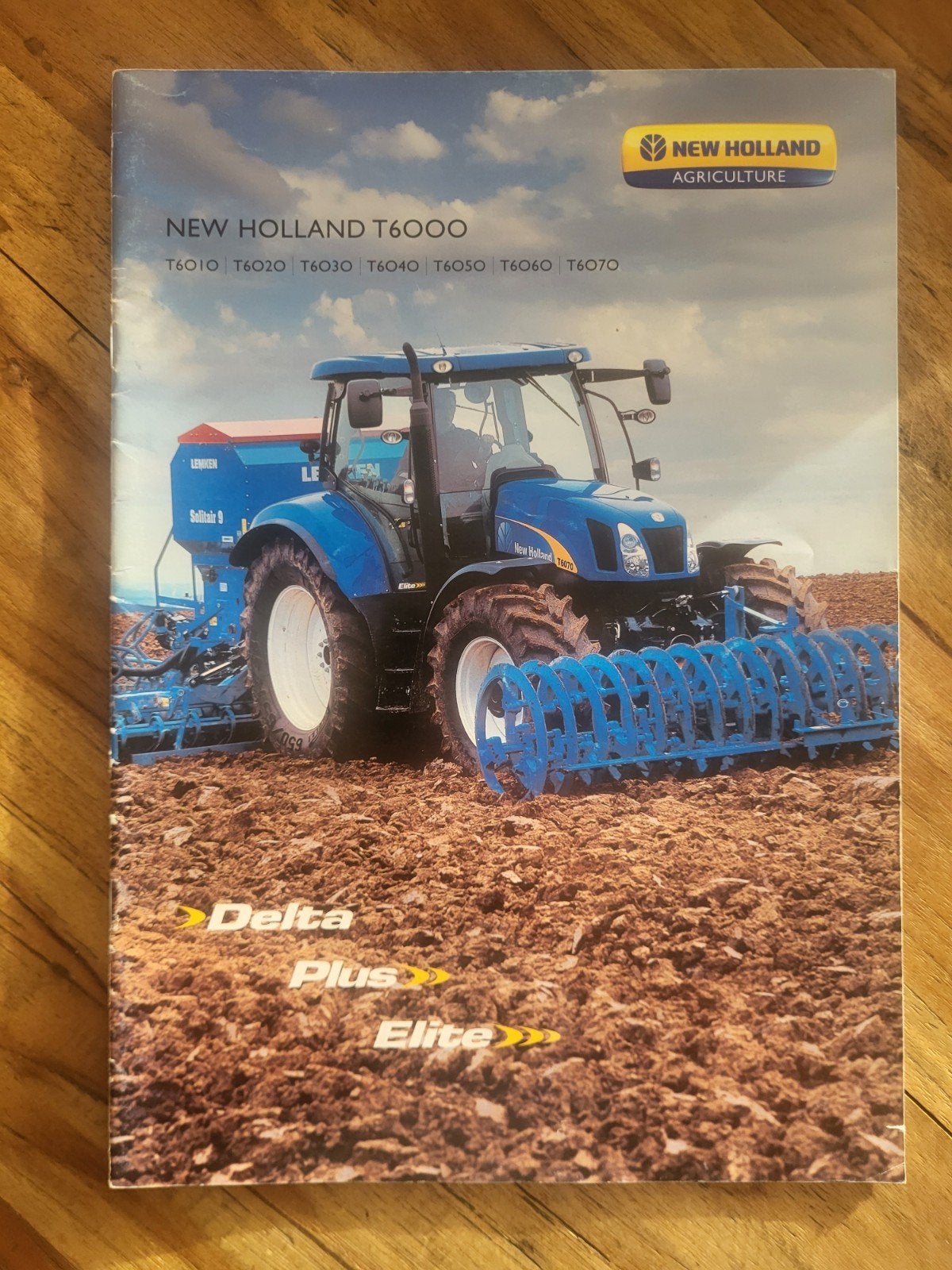 tractor folder New Holland T6000, Boeken, Catalogussen en Folders, Ophalen of Verzenden, Zo goed als nieuw
