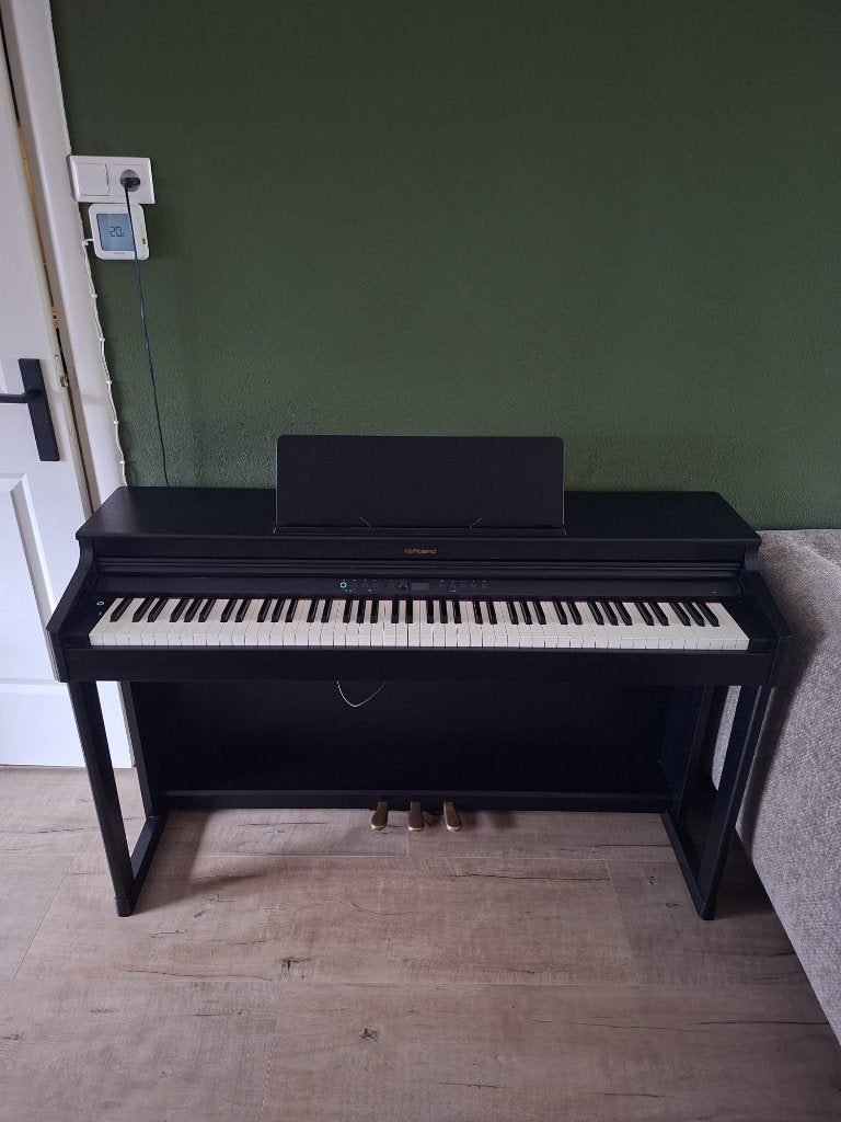 Zo goed als nieuw ROLAND RP701 piano te koop aangeboden, Ophalen, Zo goed als nieuw, Zwart, Piano