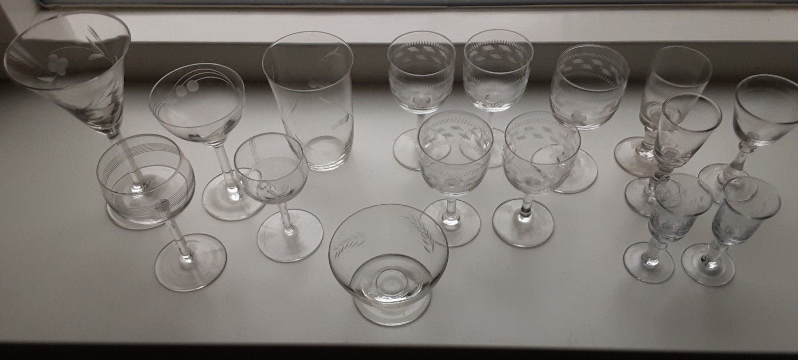 Verzameling van 16 oude glaasjes, Verzamelen, Glas en Borrelglaasjes, Ophalen, Zo goed als nieuw, Borrel- of Shotglas